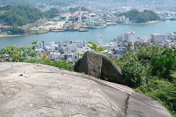 ポンポン岩